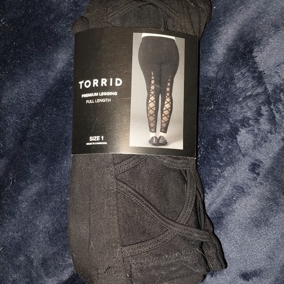NWT Torrid Black Lattice Mesh Premium Legging- Size 1X - Picture 3 of 4